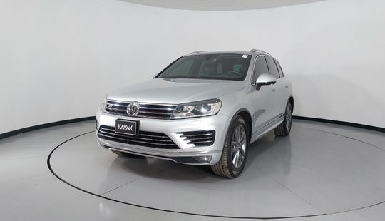 Volkswagen • Touareg