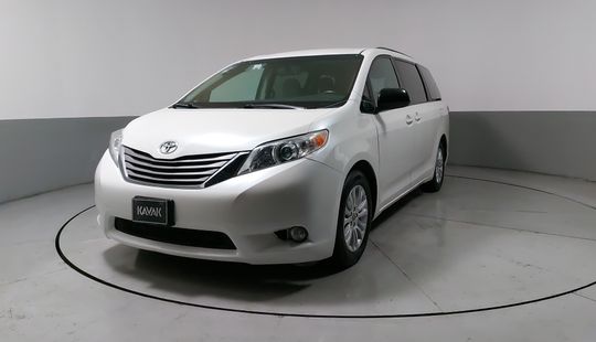 Toyota • Sienna