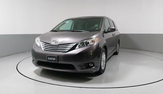 Toyota • Sienna