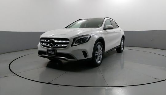 Mercedes Benz • Clase GLA