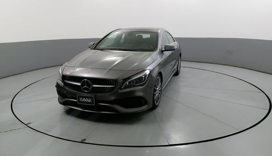 Mercedes Benz • Clase CLA