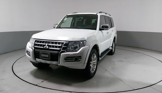 Mitsubishi • Montero