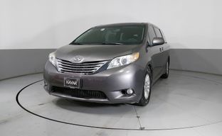 Toyota • Sienna