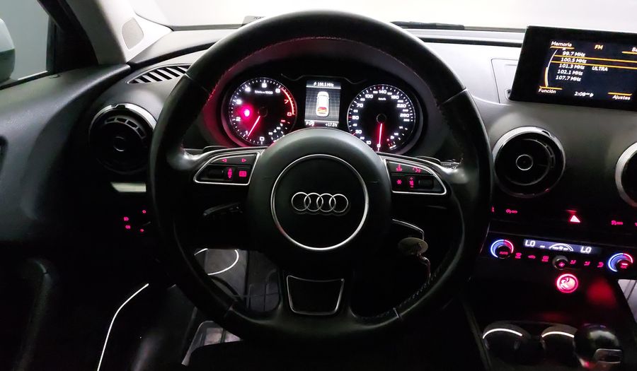 Audi A3 1.8 TFSI ATTRACTION S TRONIC Hatchback 2015