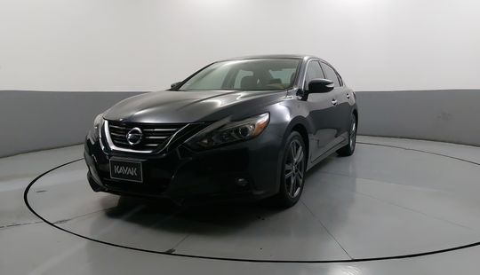 Nissan • Altima