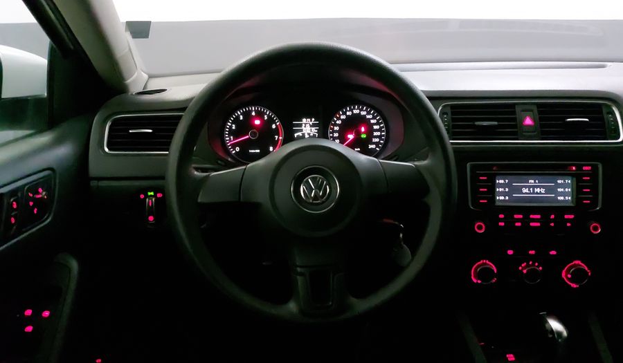 Volkswagen Jetta 2.5 TRENDLINE AT Sedan 2014