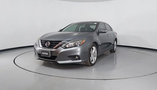 Nissan • Altima