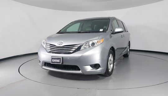 Toyota • Sienna