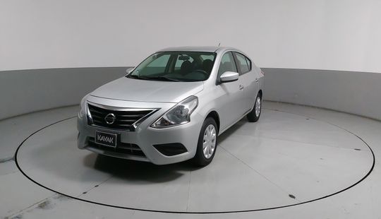 Nissan • Versa