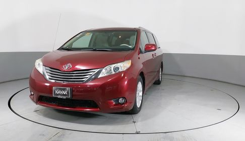 Toyota Sienna 3.5 XLE AT Minivan 2012