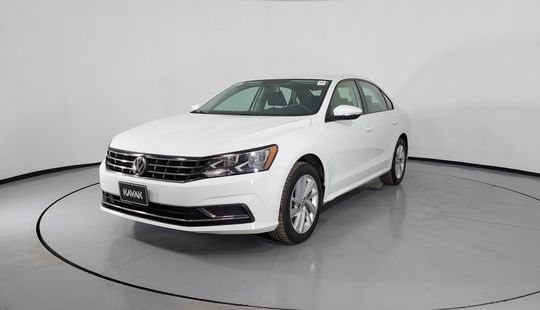 Volkswagen • Passat