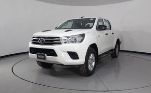 Toyota • Hilux