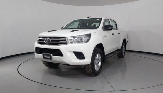 Toyota • Hilux