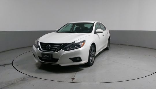 Nissan • Altima