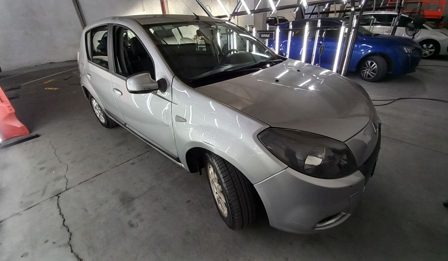 Renault Sandero 1.6 16V PRIVILEGE NAV Hatchback 2014