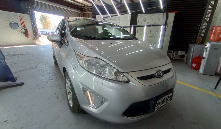 Ford Fiesta Kinetic Design 1.6 16V TITANIUM Hatchback 2011