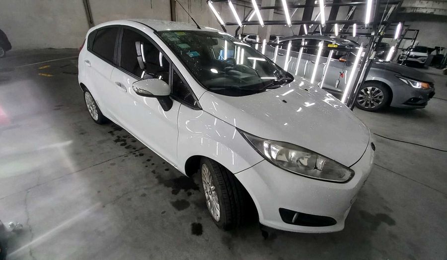 Ford Fiesta Kinetic Design 1.6 SE Hatchback 2014
