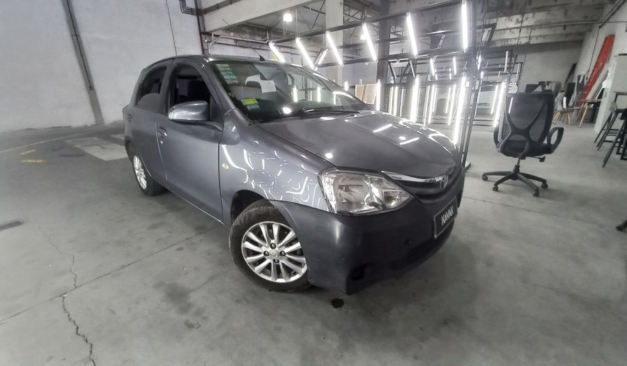 Toyota Etios 1.5 XLS Hatchback 2013