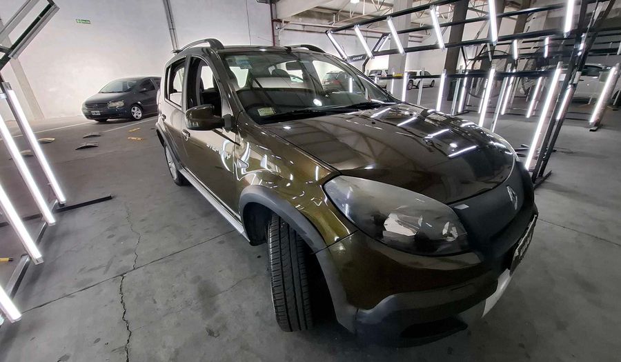 Renault Sandero Stepway 1.6 STEPWAY PRIVILEGE NAV Hatchback 2013