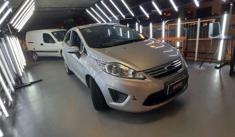 Ford Fiesta 1.6 16V TREND PLUS Sedan 2012