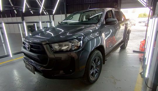 Toyota • Hilux