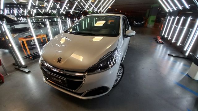 Peugeot • 208
