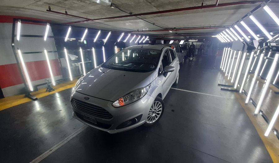 Ford Fiesta Kinetic Design 1.6 SE Hatchback 2015