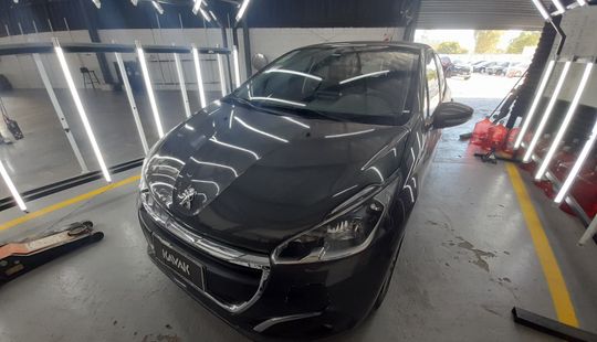 Peugeot • 208