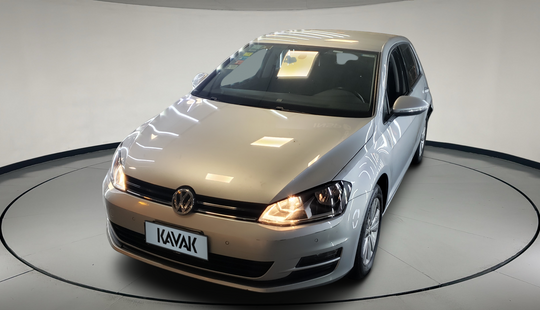 Volkswagen • Golf