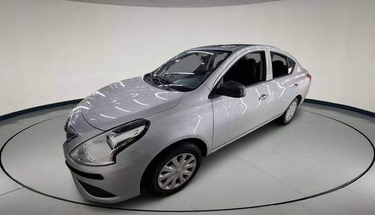 Nissan • Versa