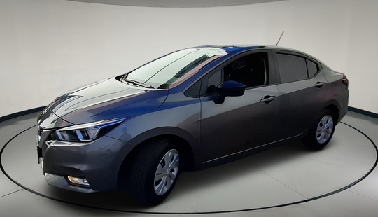 Nissan • Versa
