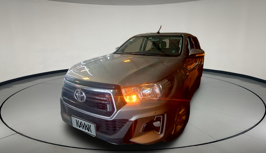 Toyota • Hilux