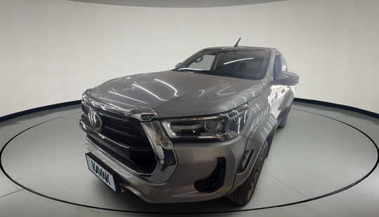 Toyota • Hilux