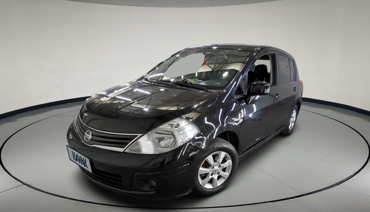 Nissan • Tiida