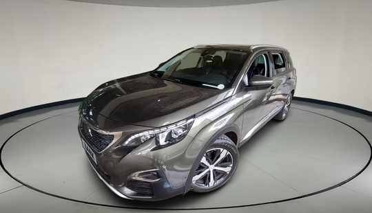 Peugeot • 5008