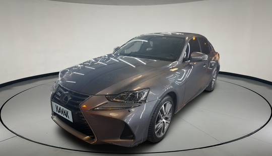 Lexus • IS