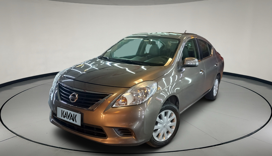 Nissan • Versa