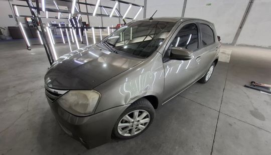 Toyota • Etios