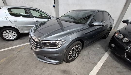 Volkswagen • Vento