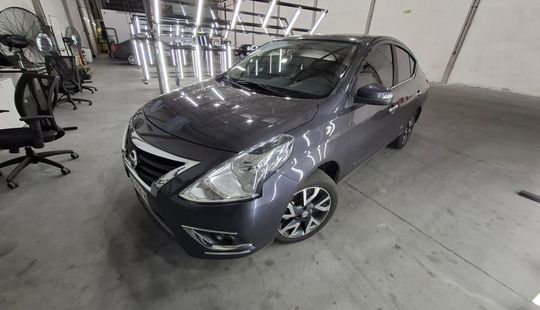 Nissan • Versa