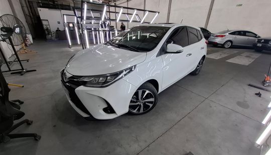 Toyota • Yaris