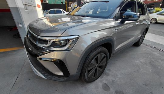 Volkswagen • Taos