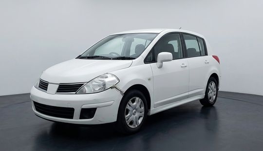 Nissan • Tiida