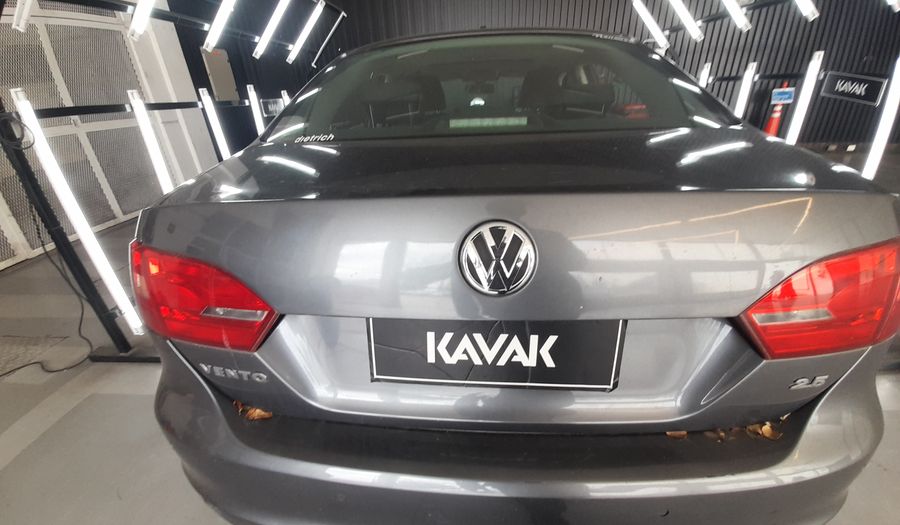 Volkswagen Vento 2.5 LUXURY Sedan 2011