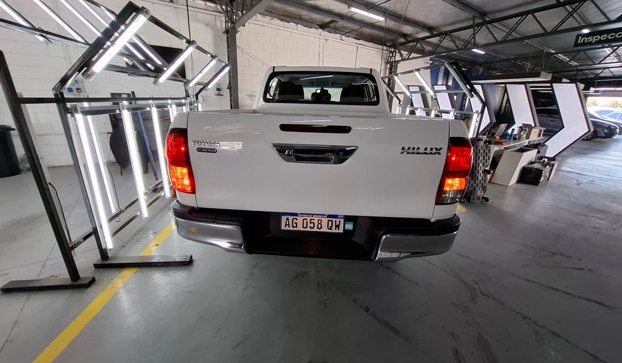 Toyota Hilux 2.4 TDI SR C/D Pickup 2023