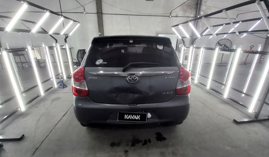 Toyota Etios 1.5 XLS Hatchback 2013