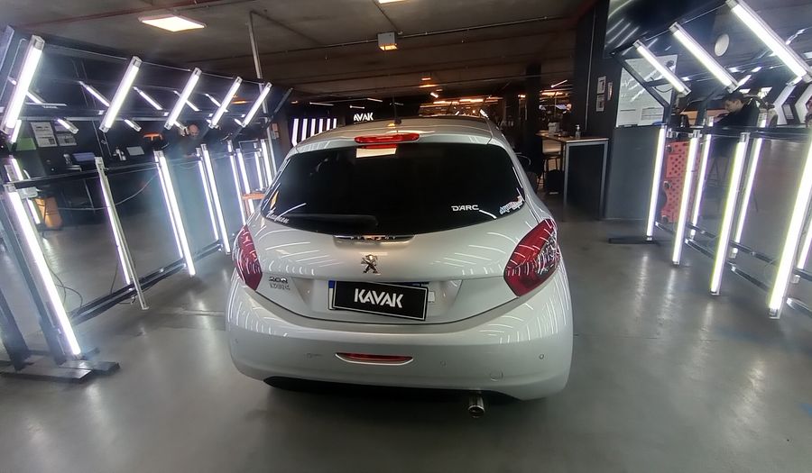 Peugeot 208 1.6 FELINE Hatchback 2017