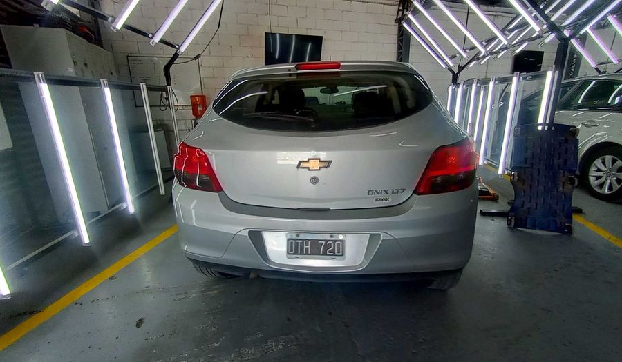 Chevrolet Onix 1.4 LTZ Hatchback 2015