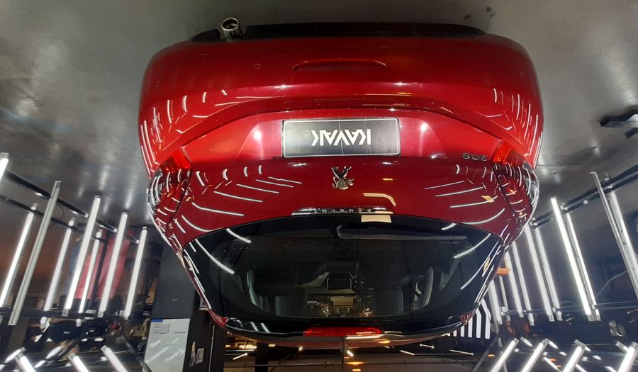 Peugeot 208 1.6 FELINE Hatchback 2016