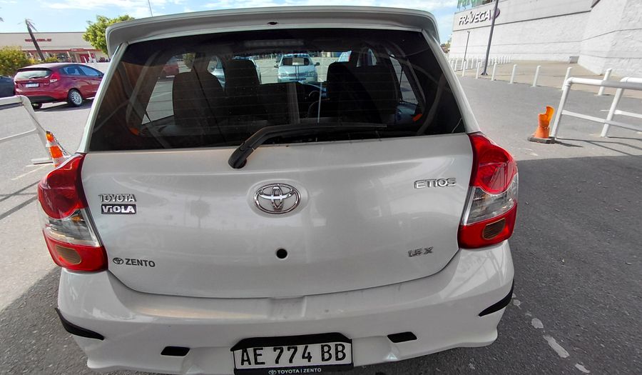 Toyota Etios 1.5 X Hatchback 2021